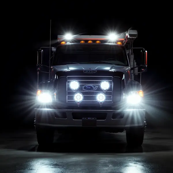 LED darbo žibintai: L70/L80/L90 testai komerciniam transportui