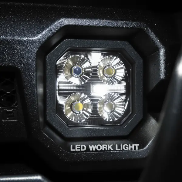 LED darbo žibintai su mikro-struktūrizuotais filmais - profesionalus šviesos tolygumas komercinėse transporto priemonėse