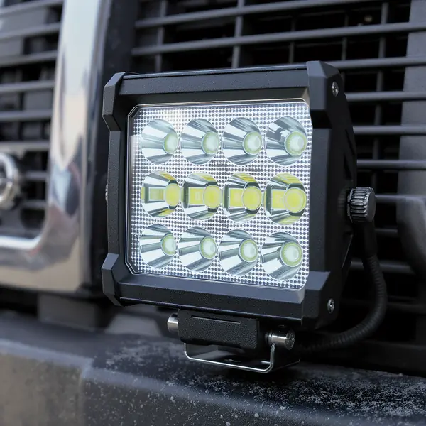 LED darbo žibinto technologijos degradacijos analizė komercinių transporto parkų valdytojams