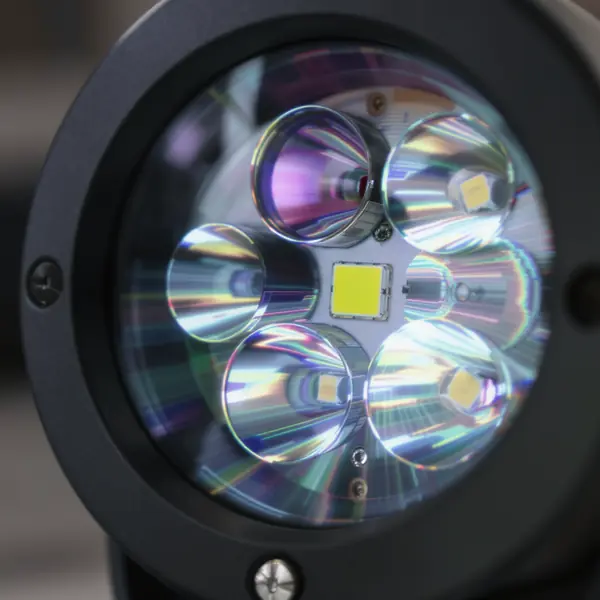 LED pagalbinių žibintų spektrinės distribucijos technologija ir daugiabangės LED grupavimo sistema, užtikrinanti tikslų spalvų derinimą automobilių apšvietimui