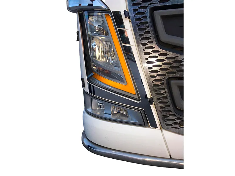 TRUCKVISION LED Dieninių žibintų komplektas Volvo FH/FM 2015+ sunkvežimiams
