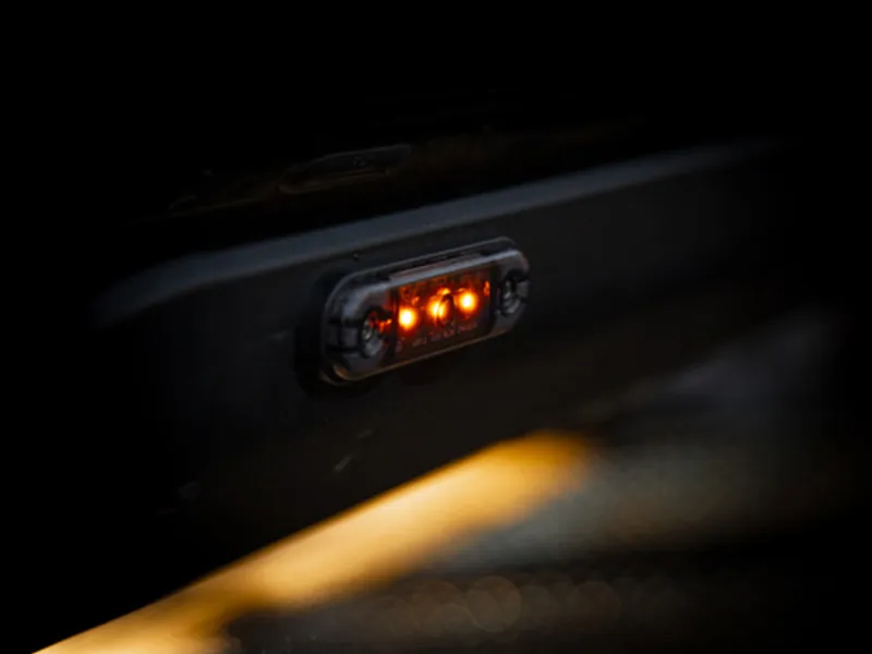 STRANDS DARK KNIGHT SLIM SIDE MARKER 3 LED - Šoninis žibintas 12-24V, ECE R91/R10 patvirtintas - Attēls 3